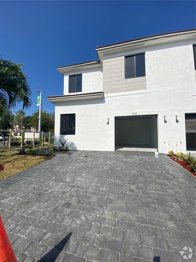 Building Photo - 2435 SW 145th Pl