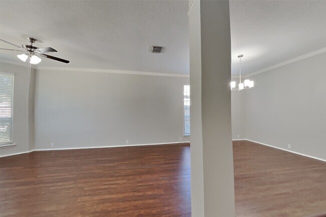 Foto del edificio - 18914 Woodglen Shadows Dr