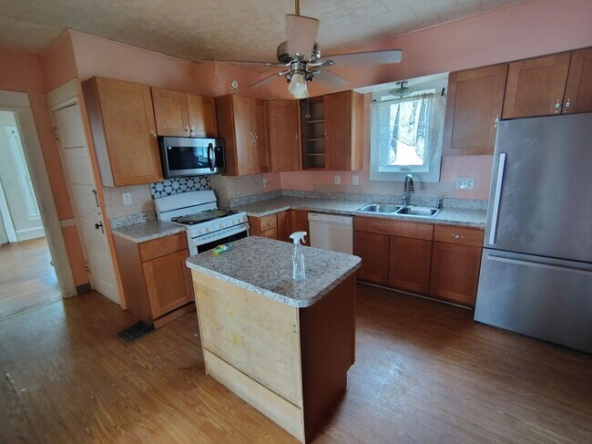 Foto del edificio - 2331 Midland Ave