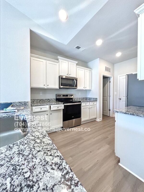 Building Photo - 209 Aniston Ln