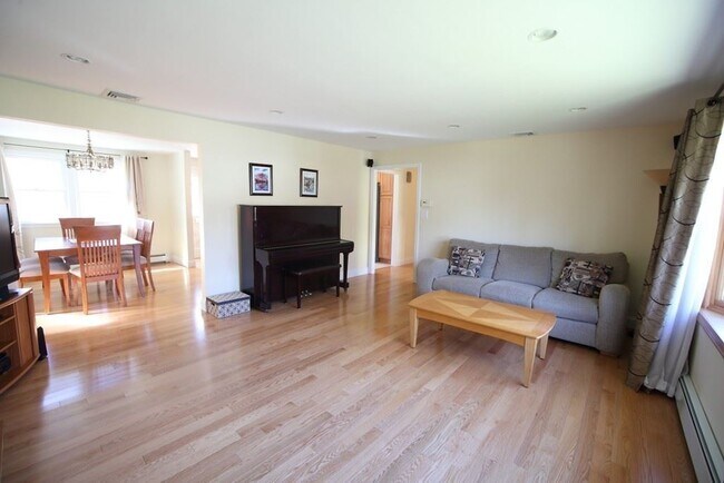Building Photo - 17 Beechwood Ave