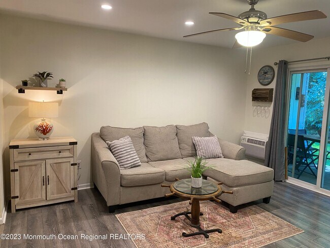Foto del edificio - 321-323-323 Shore Dr