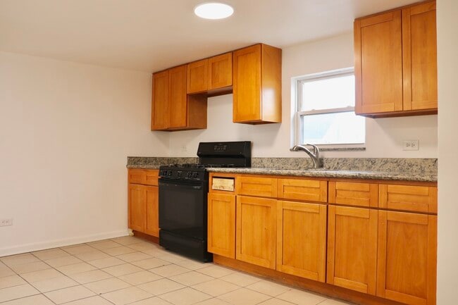 Building Photo - 2502 W 46th St