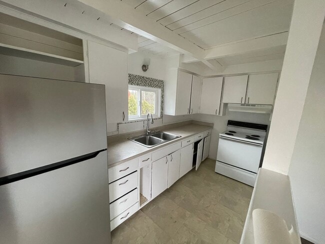 Building Photo - BraP01