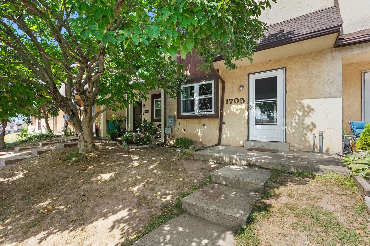 Primary Photo - 1705 Walnut Ridge Est