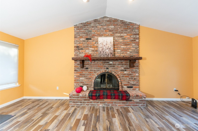 Building Photo - 7826 Emerald Dr SW