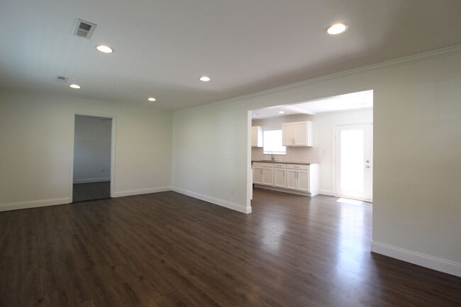 Building Photo - 3 Bedroom 1 Bath Home in Prairie Village