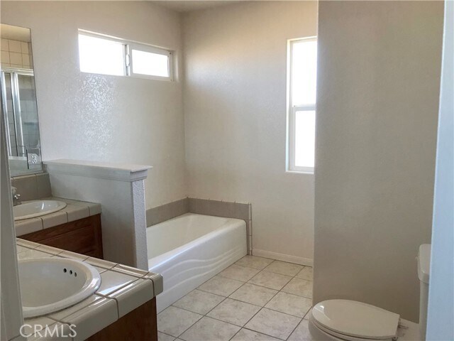 Foto del edificio - 15595 Erie Rd