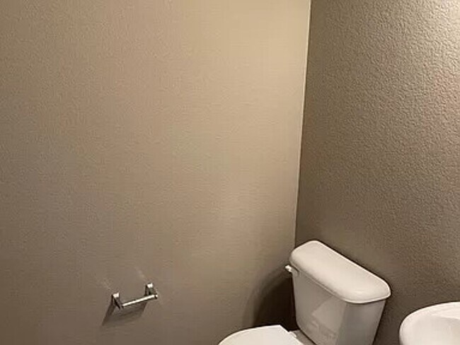 Building Photo - Gorgeous 4-Bed Home in Enclaves at Mountain Vista (D49)