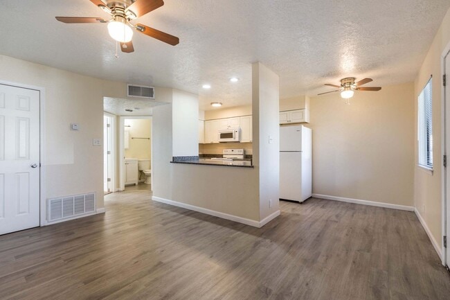 Foto del interior - CRESTWOOD APARTMENTS