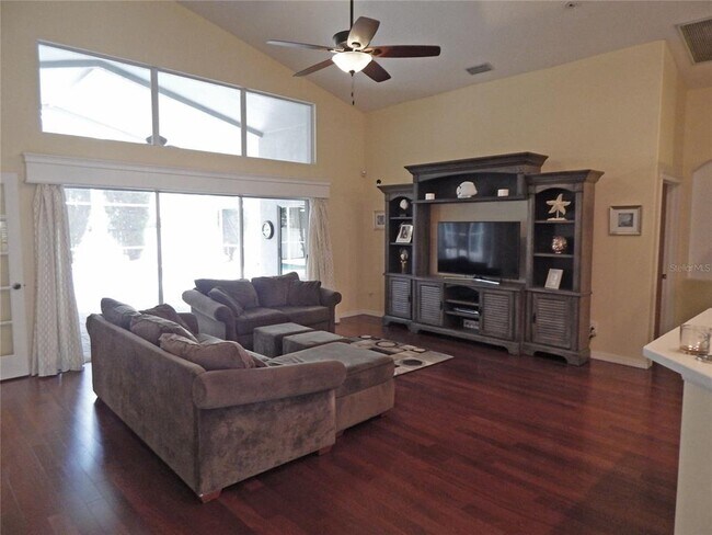 Foto del edificio - 5815 Heronview Cres Dr