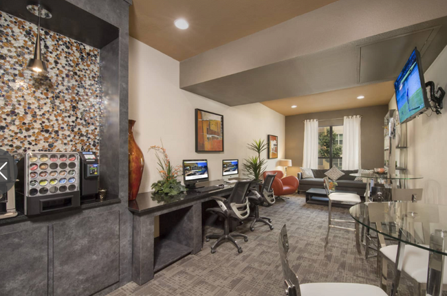 Building Photo - 11400 Domain Dr
