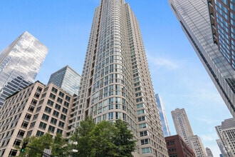 Building Photo - 345 N La Salle Dr