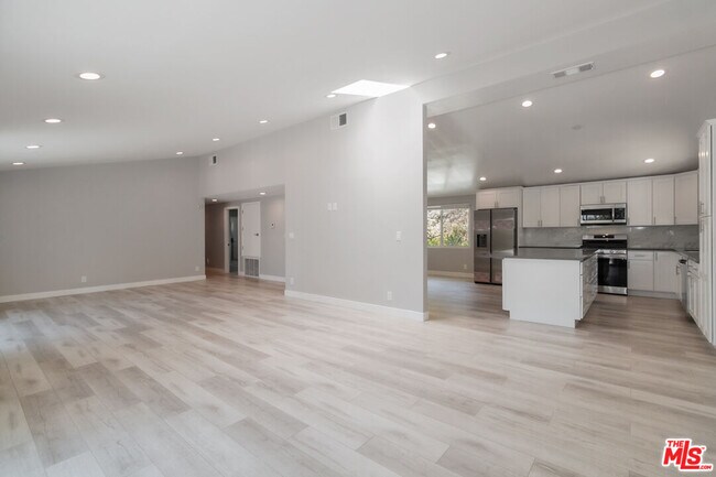 Foto del edificio - 5634 Mason Ave