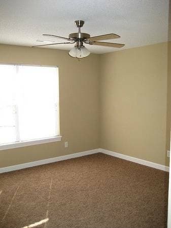 Building Photo - 816 SW Peach Tree Ln