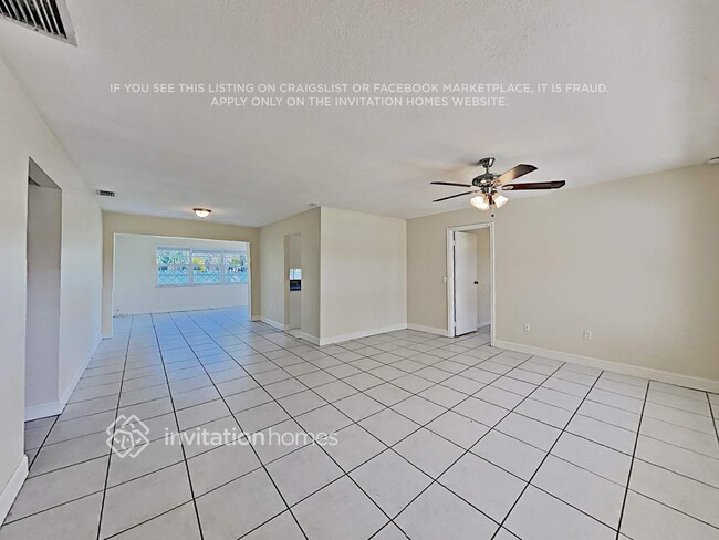 Foto del edificio - 10641 NW 27th Ct