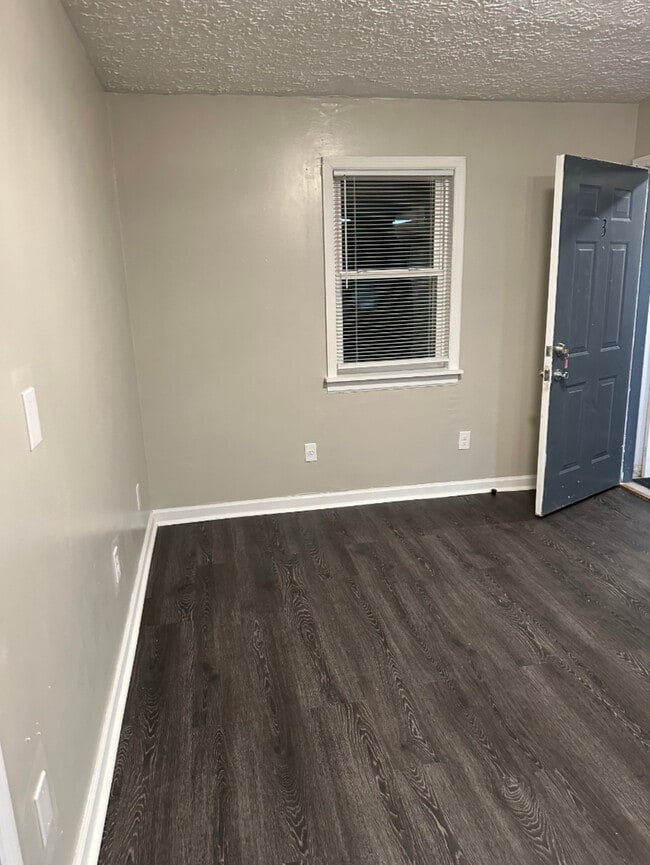 01 Sala de estar - 320 Clintonville Rd