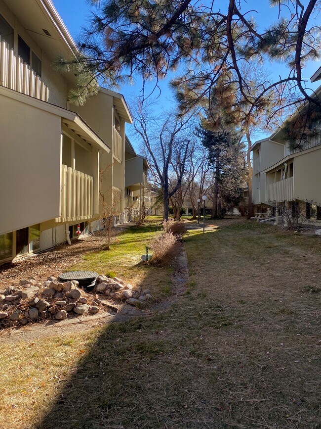 Building Photo - 2707 Valmont Rd