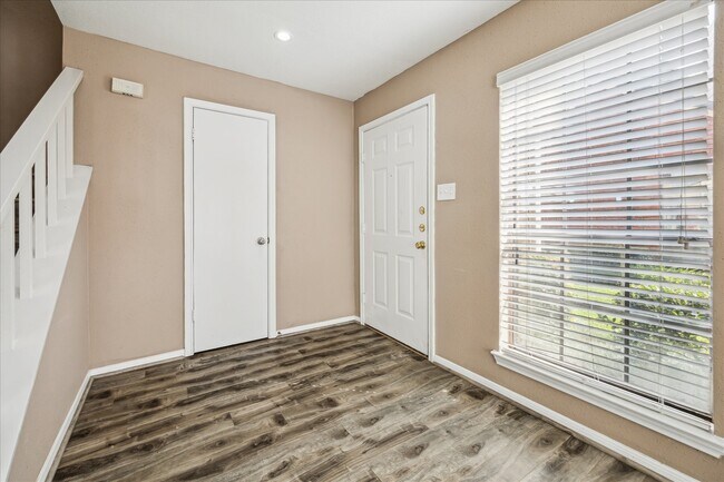 Foto del edificio - 2211 S Kirkwood Rd