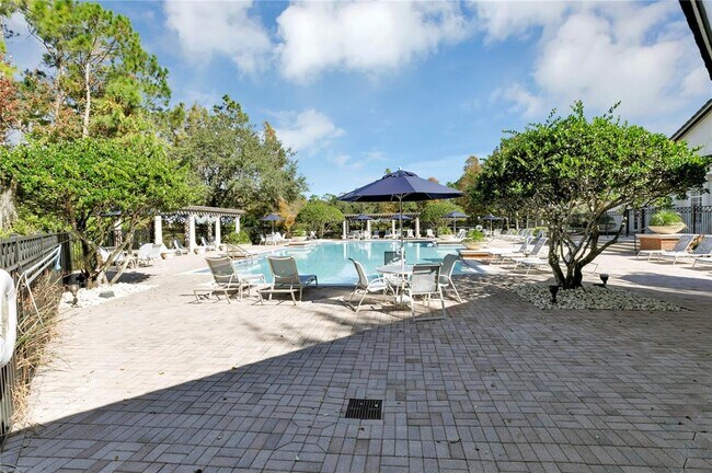 Foto del edificio - 5636 Water Rose Rd