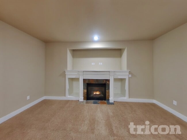 Building Photo - 4422 Logan Dr NE