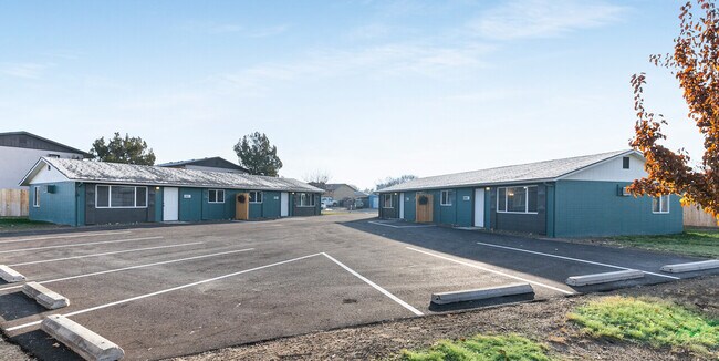 Building Photo - 1411 Missoula A Nampa