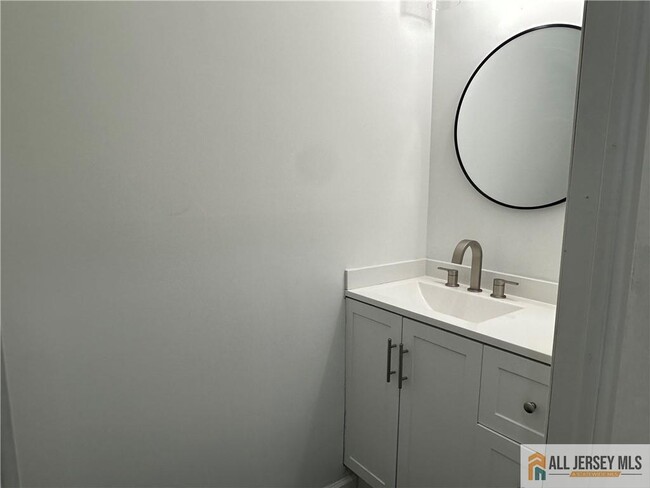 Building Photo - 352 Bowler Ct