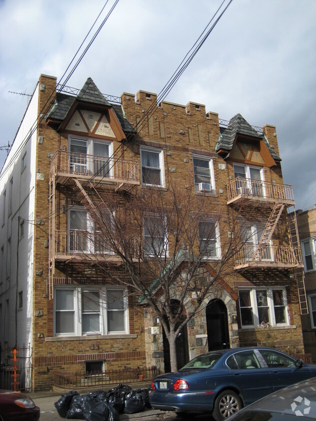 Building Photo - 60-47 Palmetto St