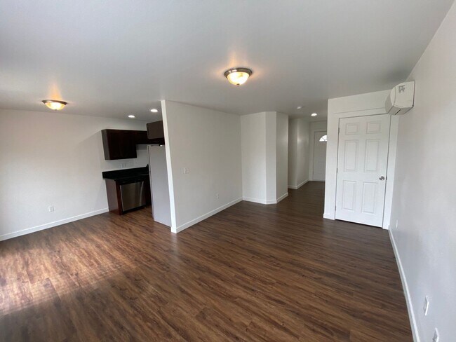 Building Photo - 44th Ave Duplexes Sweet Home 1278-1280/cre...