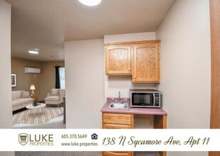 Building Photo - 138 N Sycamore Ave