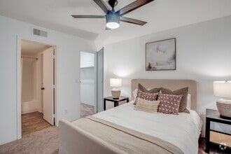 2BR, 2BA - 1,040 SF - Be Mesa