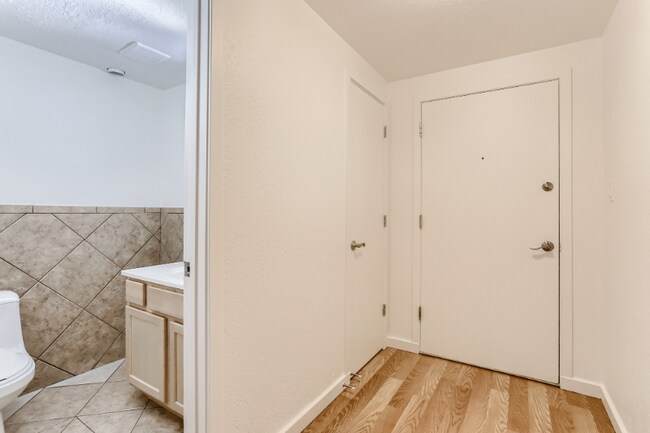 Foto del edificio - 1045 N Clarkson St