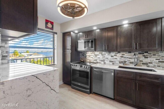 Foto del edificio - 2 br, 2 bath House - 896 N Federal Hwy Apt...