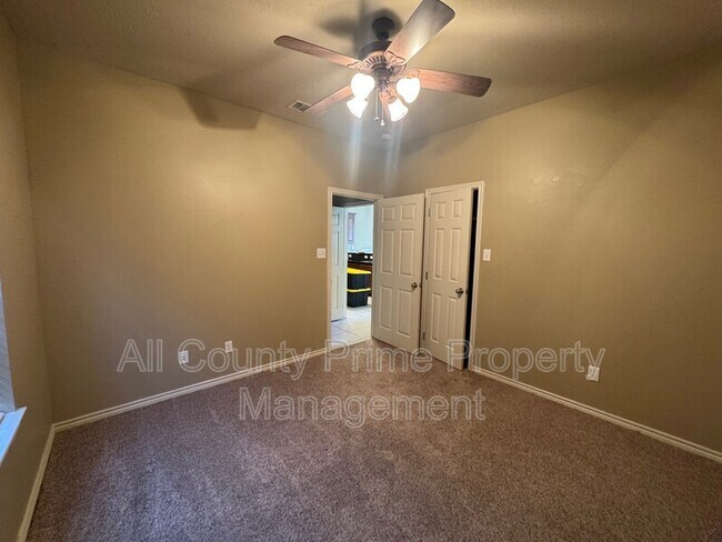 Foto del edificio - 331 Forest Dr Loop