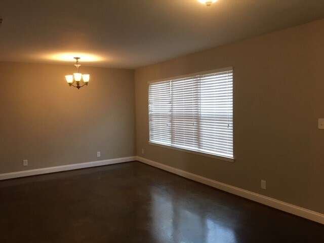 Building Photo - 2 Bed / 2 Bath