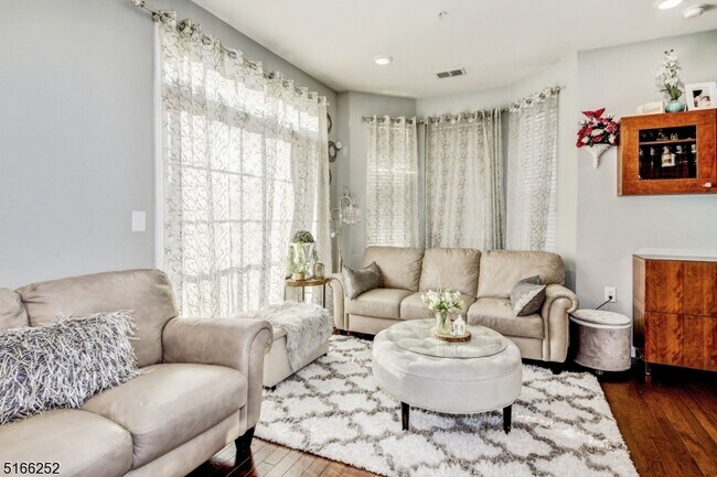 Foto del edificio - 24 Wisteria Ln