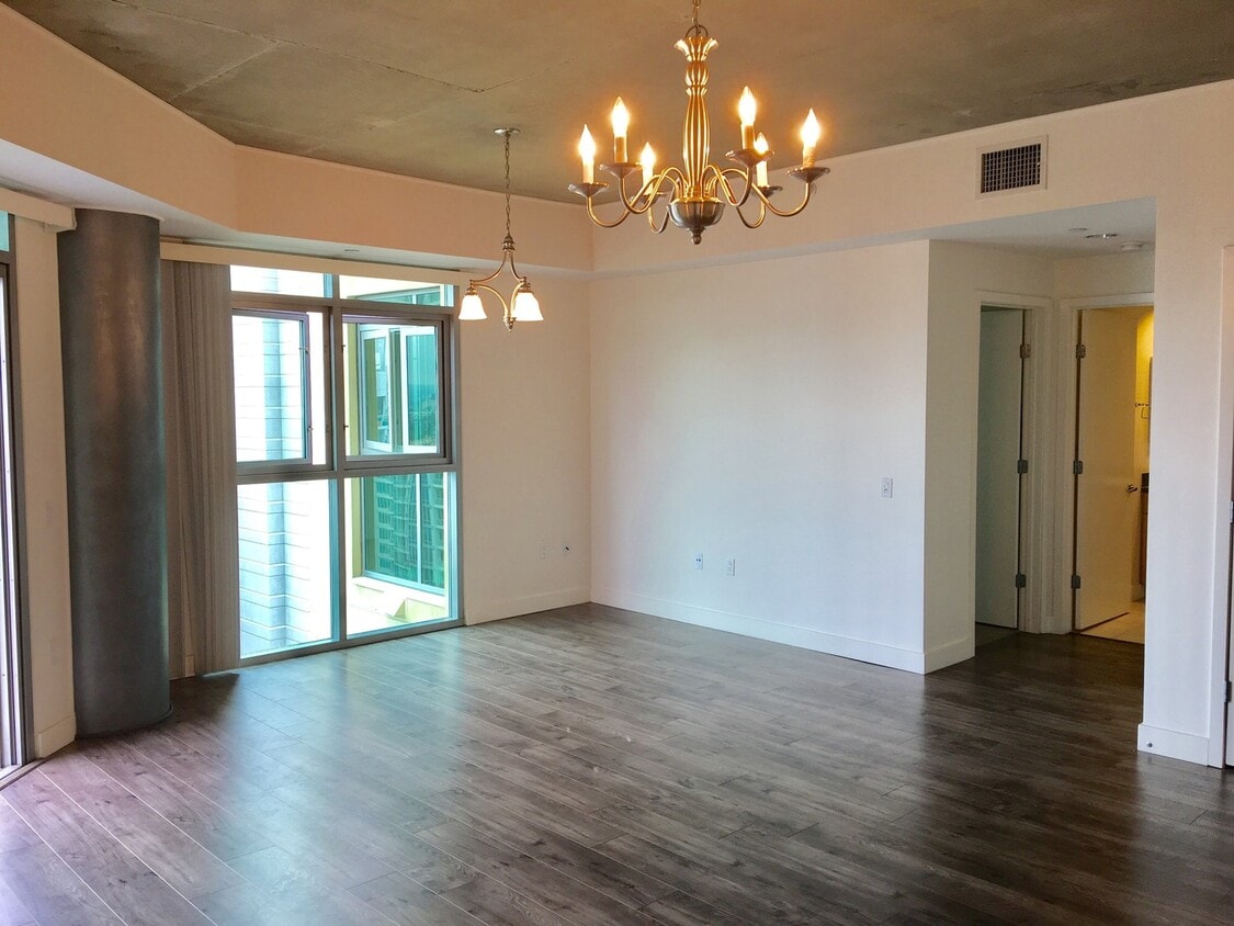 Primary Photo - Luxury 16th floor West Facing View 2-bedro...