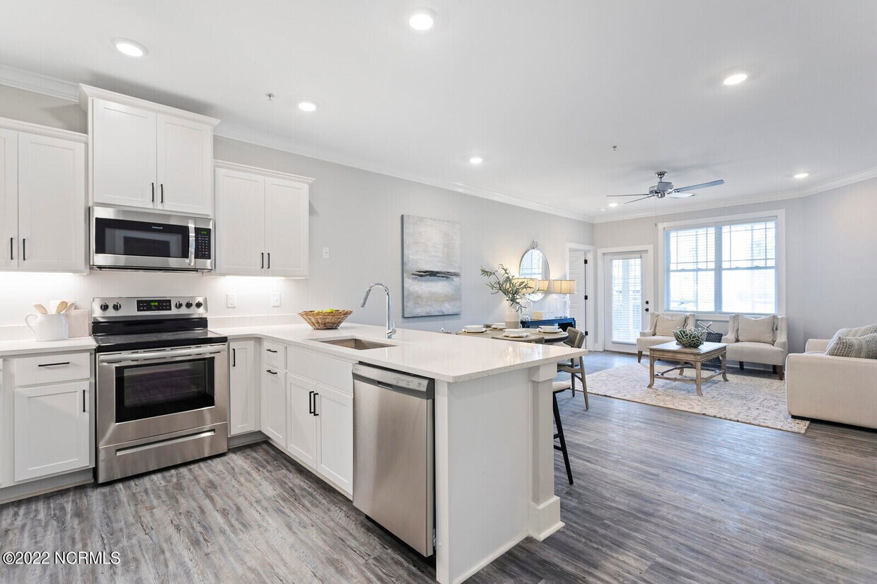Foto principal - 395 S Crow Creek Dr