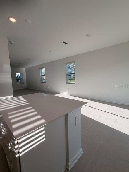 Foto del edificio - 6097 Zen Wy
