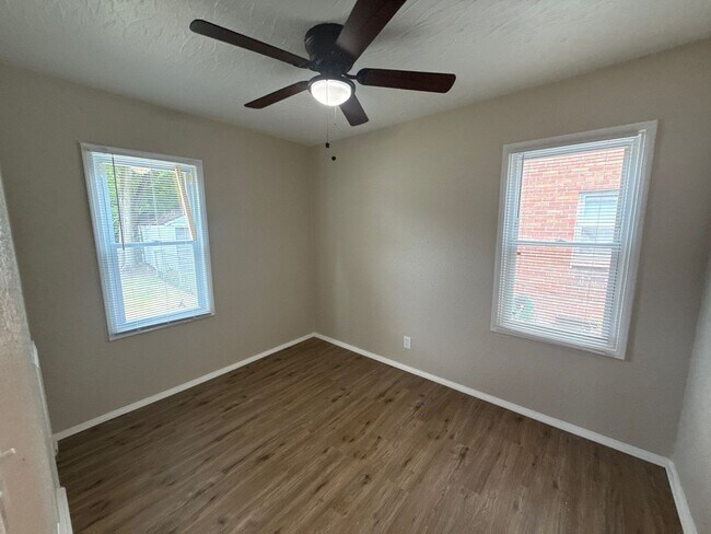 Building Photo - Fully Renovated 2-Bedroom Home – Move-In R...
