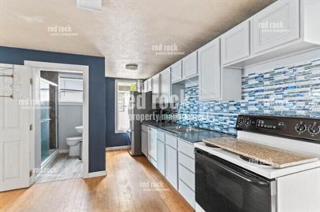 Foto del edificio - 1728 W Gardner Ave