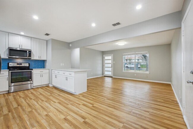 Foto del edificio - 1111 Lawson Ln