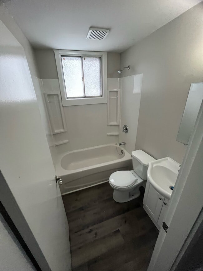 Building Photo - 46 Terris Ave