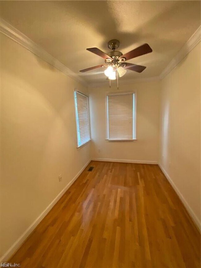 Foto del edificio - 7402 Gleneagles Rd