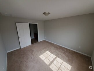 Building Photo - 9 Paige Dr
