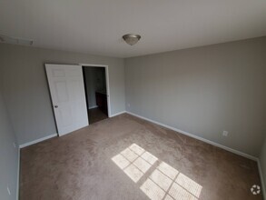 Building Photo - 9 Paige Dr