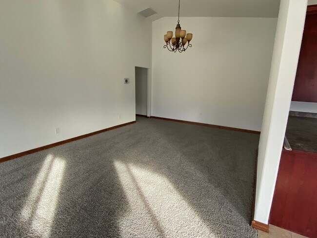Foto del edificio - Spacious 2500 sq ft Apartment with Breathtaking Views!!