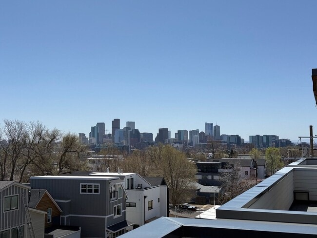 Building Photo - Modern End Unit Townhome with Rooftop Oasis | 2 Bedrooms, 2.5 Baths | Prime Location