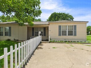 Building Photo - 2702 Cavitt Ave