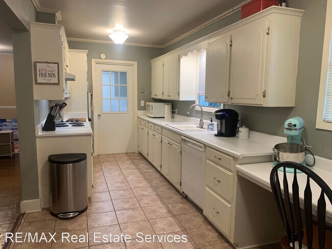 Building Photo - 3 br, 3 bath House - 161 Albany